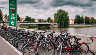 Radfahrer blockieren Behindertenparkplätze an der Bremer Brücke in Osnabrück